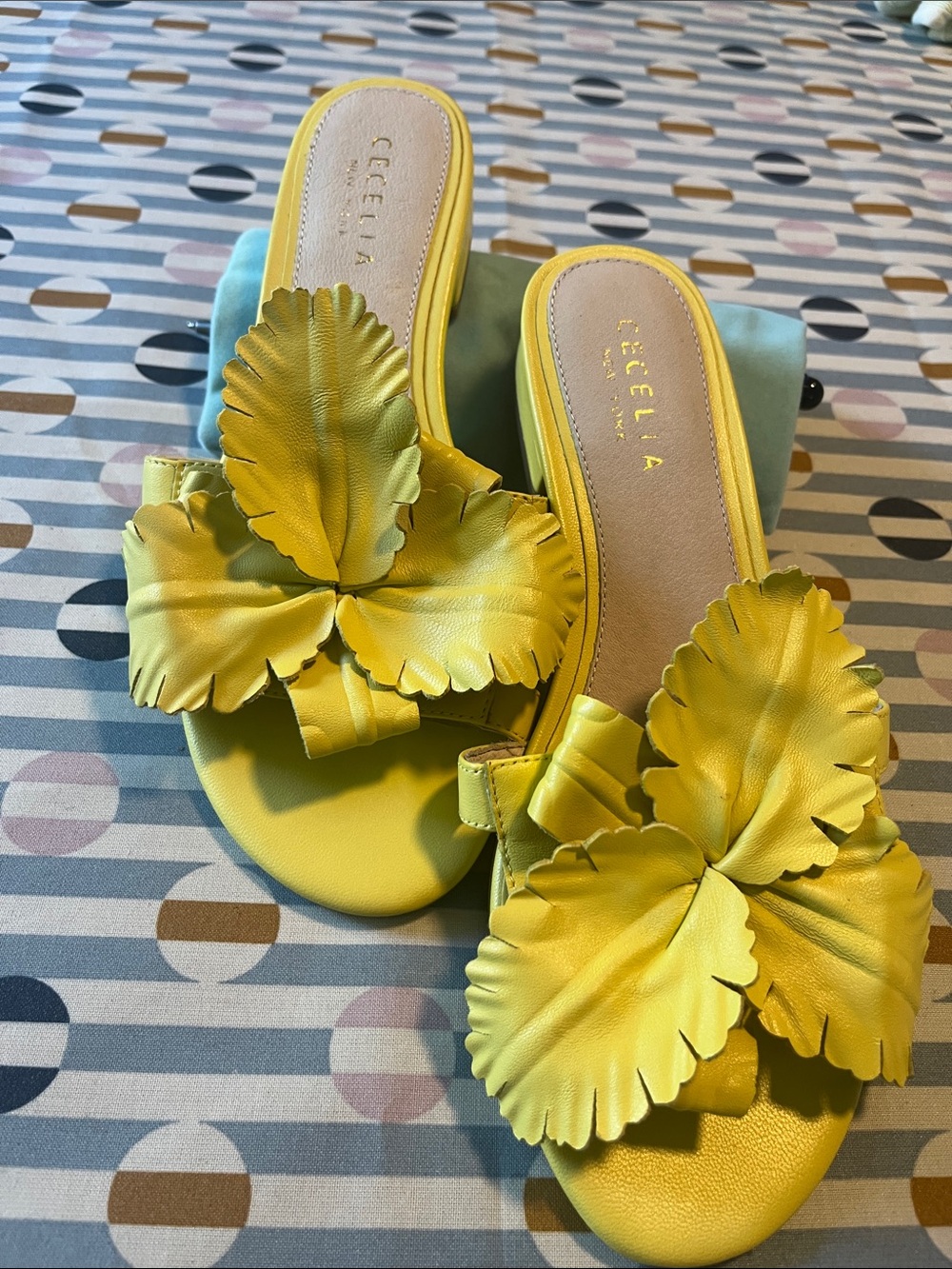CECELIA NEW YORK Yellow Floral Leaf Slide Sandals